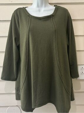 🔥5 for $25🔥 New Directions Dark Green Shark Bite Hem Knit Top